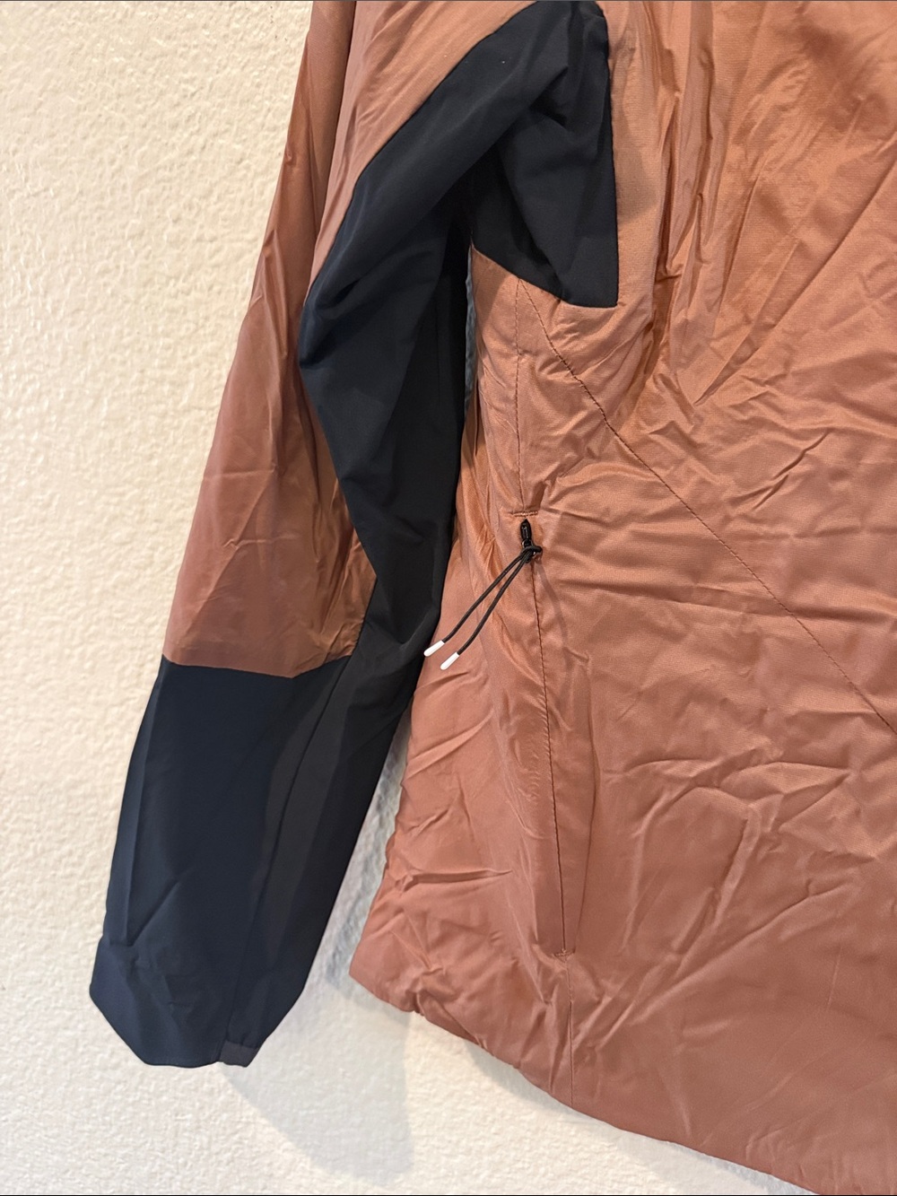On Running Women's Hooded Jacket - Picture 2 of 4